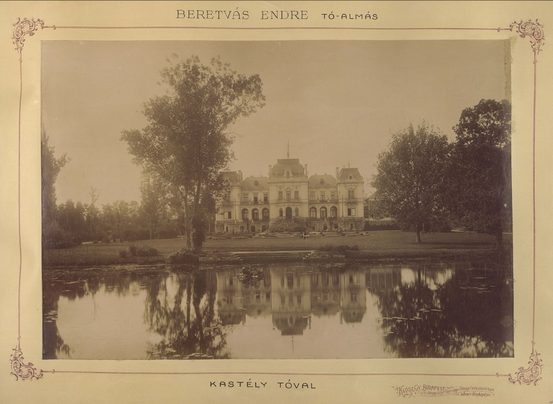 "A tóalmási Beretvás-kastély tóval. A felvétel 1895-1899 között készült." A kép forrását kérjük így adja meg: Fortepan / Budapest Főváros Levéltára. Levéltári jelzet: HU.BFL.XV.19.d.1.12.048