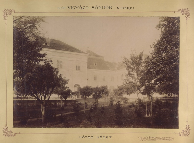 a Vigyázó-kastély hátsó nézete. A felvétel 1895-1899 között készült. A kép forrását kérjük így adja meg: Fortepan / Budapest Főváros Levéltára. Levéltári jelzet: HU.BFL.XV.19.d.1.12.121