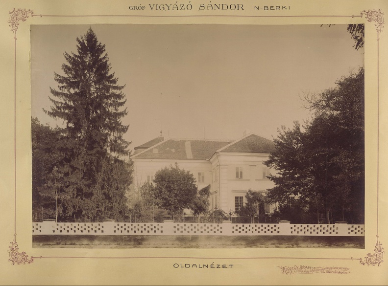 a Vigyázó-kastély oldalnézete. A felvétel 1895-1899 között készült. A kép forrását kérjük így adja meg: Fortepan / Budapest Főváros Levéltára. Levéltári jelzet: HU.BFL.XV.19.d.1.12.123