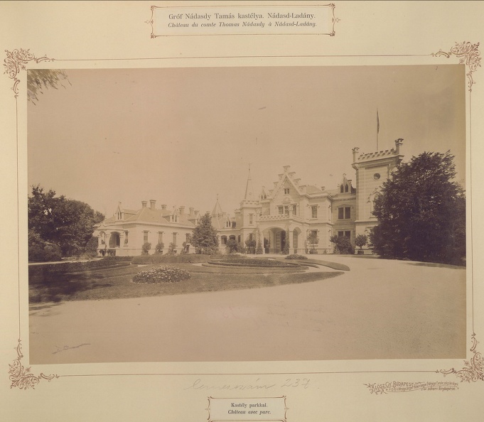 "Az 1873-ban épült nádasladányi Nádasdy-kastély épülete és parkja. A felvétel 1895-1899 között készült." A kép forrását kérjük így adja meg: Fortepan / Budapest Főváros Levéltára. Levéltári jelzet: HU.BFL.XV.19.d.1.13.037