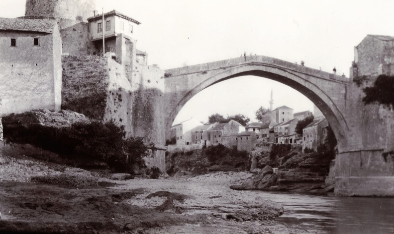 Öreg híd (Stari most) a Neretva folyón.