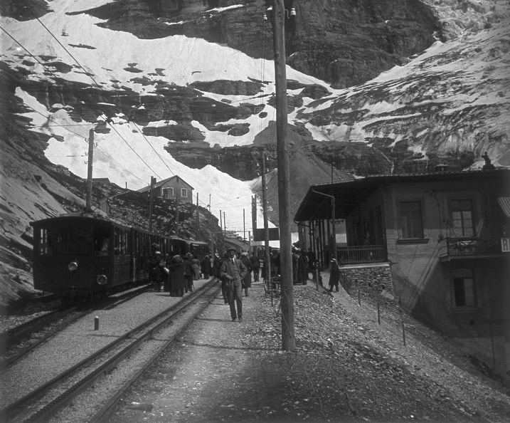 a Jungfraubahn fogaskerekű vasút Eigergletscher állomása.
