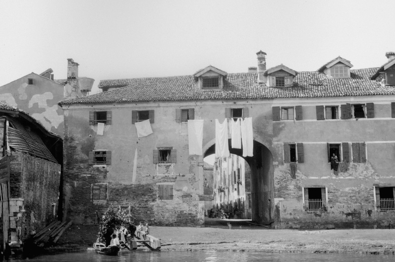 a Riva dei Sette Martiri-n álló Marinarezza házak.