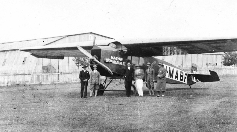 a Magyar Légiforgalmi Rt. holland gyártmányú Fokker F-III. típusú utasszállító repülőgépe.