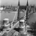Erzsébet híd Buda felől.