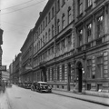 Bródy Sándor (Sándor) utca a Magyar Rádió épülete előtt, a Szentkirályi utca felé nézve.
