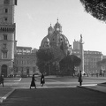 Piazza Venezia a Palazzo Veneziával, a Traianus-oszloppal és a Santa Maria di Loreto-templommal.