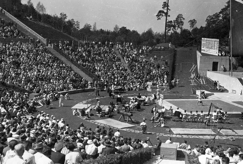 Waldbühne lelátói az 1936. évi nyári olimpiai játékok alatt.