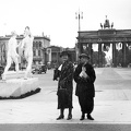 Párizsi tér (Pariser Platz) a Brandenburgi-kapuval az 1936. évi nyári olimpiai játékok ideje alatt.
