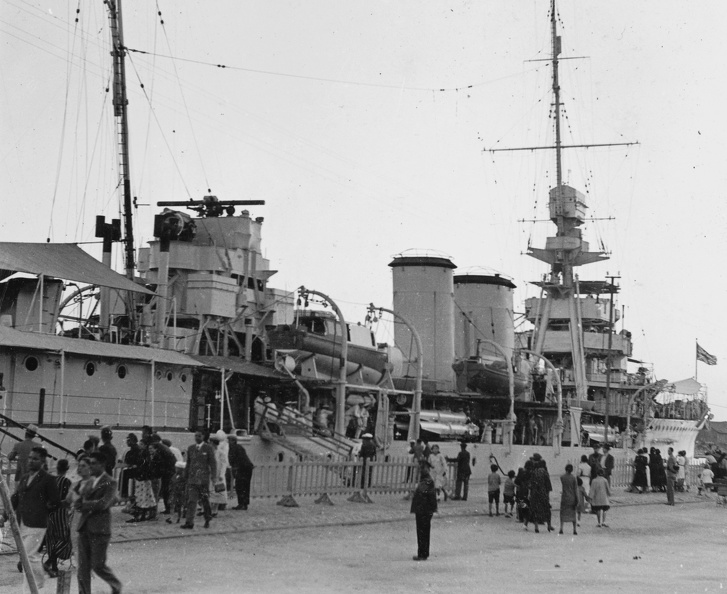 kikötő, HMS DELHI angol hadihajó.