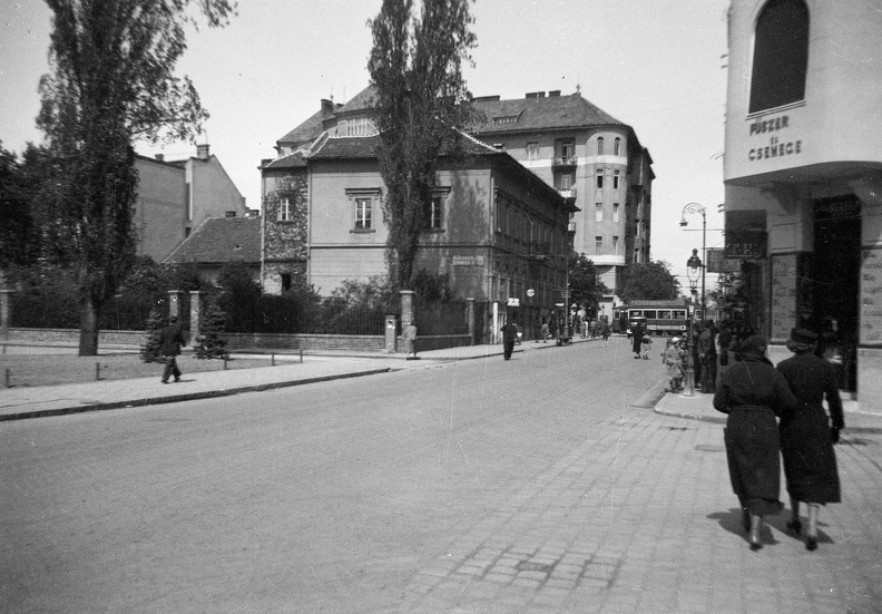 Csaba utca a Hajnóczy József (Bors) utcától a Krisztina körút felé nézve.