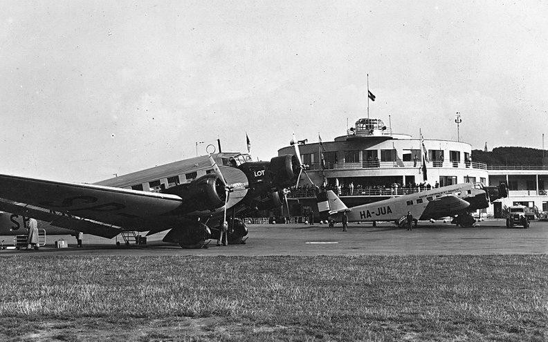Junkers Ju-52/3m típusú utasszállító repülőgépek.