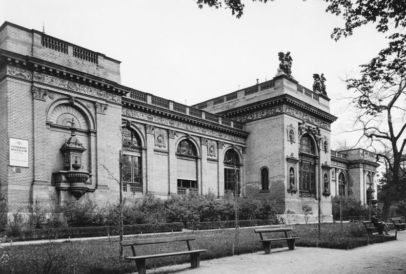 Olof Palme sétány (Stefánia út), Magyar Alkotóművészek Háza. Az 1885-ös Országos Általános Kiállításra Műcsarnoknak épült.