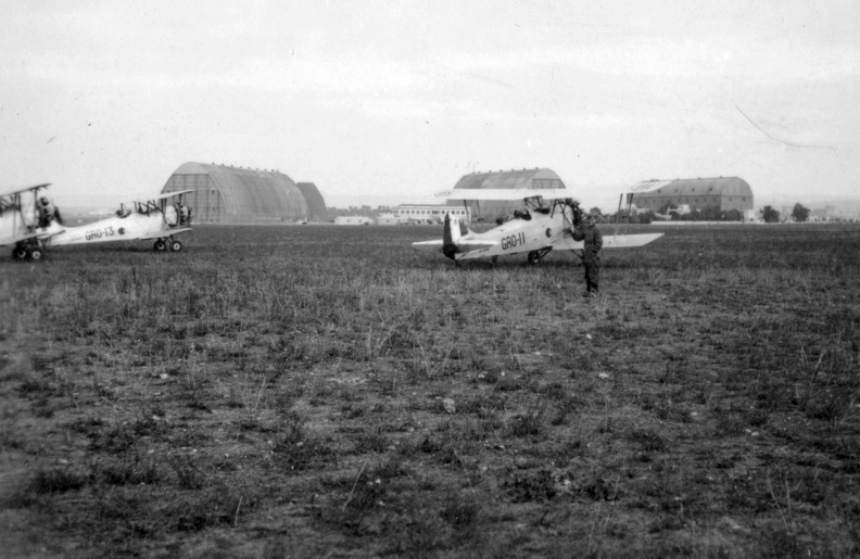 repülőtér, az olasz légierő Breda Ba.25 típusú iskolarepülőgépei.
