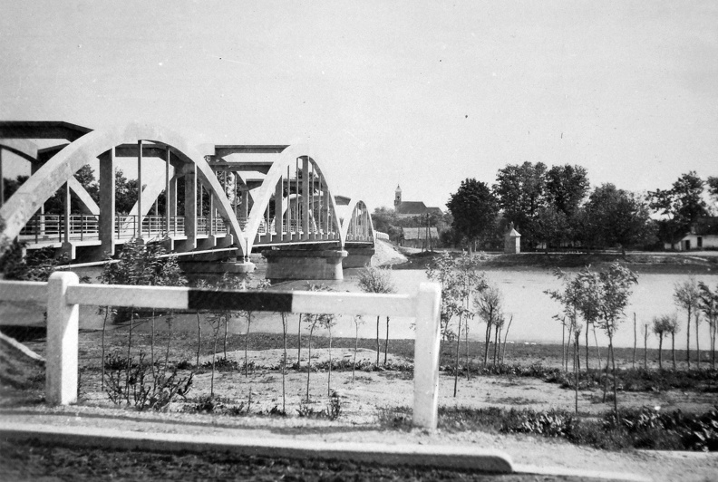 híd a Kis-Dunán.
