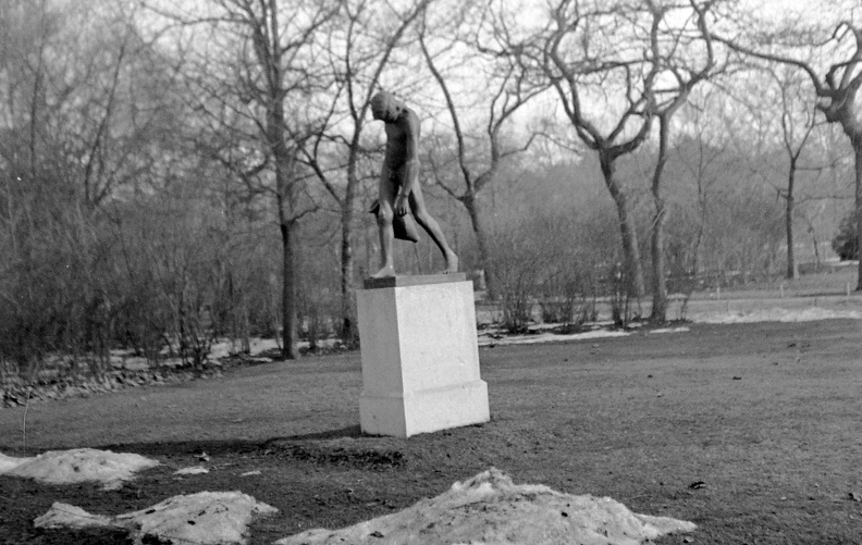 Vízhordó fiú szobra (Erdey Dezső, 1928.).