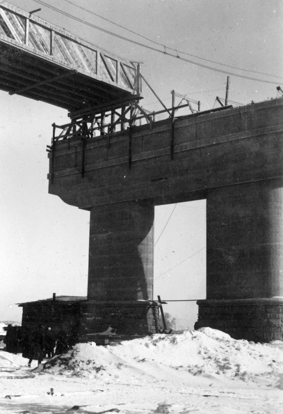 a Paton (ekkor Reichenau) híd építése a Dnyeper folyón.