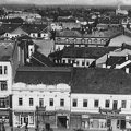 Piata Libertătii (Horthy Miklós tér), balra a Tűzoltó-torony, jobb a háttérben a Törvényszék, még hátrább a Szent János apostol és evangélista (Hildegárda) templom.