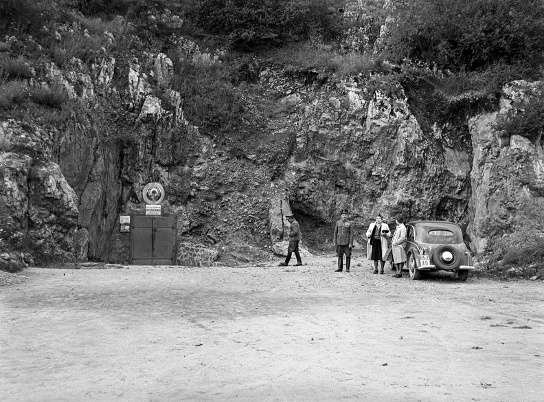 a település határában a Baradla barlang Domicai ágának bejárata.