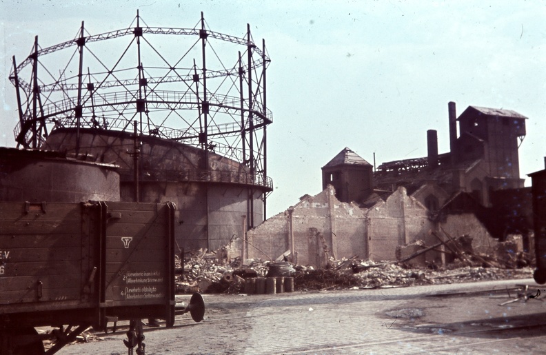 Magyar Vagon- és Gépgyár az 1944 július 2-i bombázás után.
