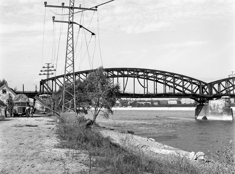 Kopaszi gát, Déli összekötő vasúti híd.