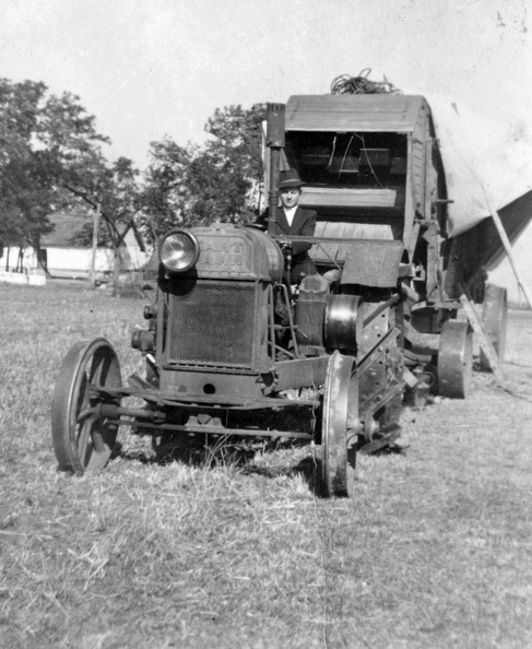 Amerikai gyártmányú Hart-Parr traktor.