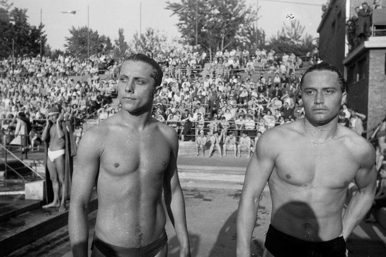 Hajós Alfréd Nemzeti Sportuszoda, Szilárd Zoltán és Kádas Géza úszók az FTC 50 éves jubileuma alkalmából rendezett versenyen.
