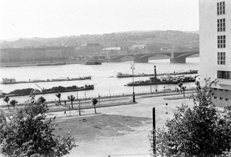 Széchenyi rakpart, Margit híd.