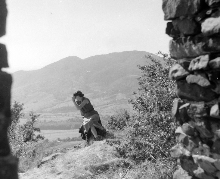 Salgó vára, kilátás a Karancs-hegy felé.