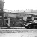 Nyugati (Marx) tér, Népbüfé (Ilkovics). A szovjet csapatok ideiglenes kivonulása 1956. október 31-én. T-54-es harckocsi.