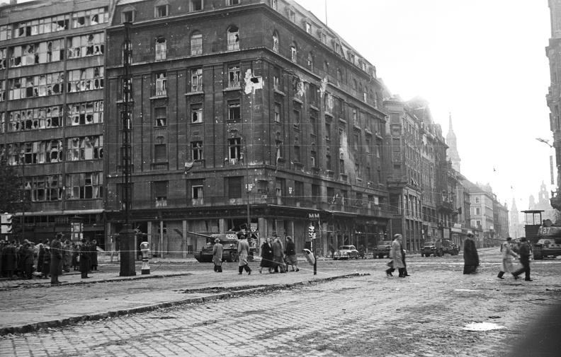 Astoria kereszteződés, szemben a Kossuth Lajos utca - Múzeum körút sarok, Astoria szálló.