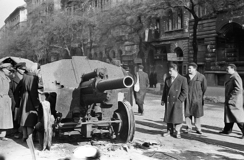 Ferenc körút, 38M. 122 mm-es szovjet tarack.