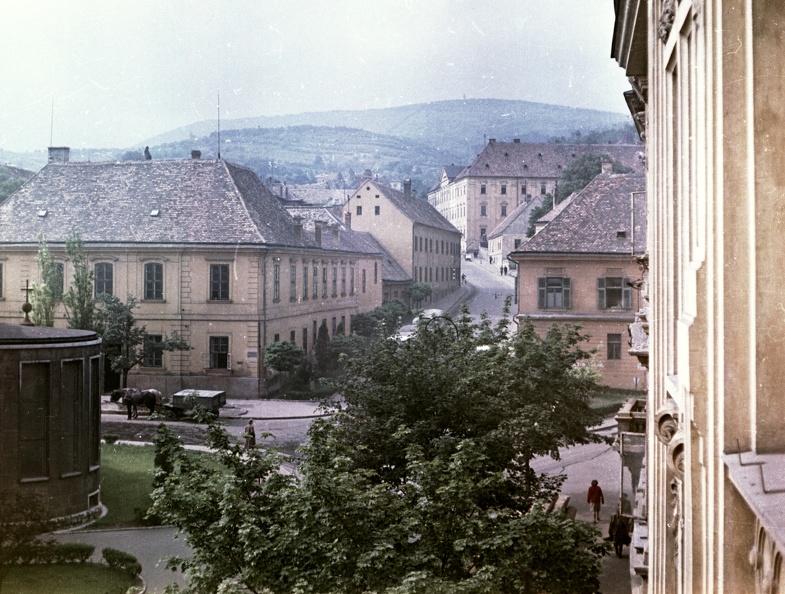 Széchenyi tér, balra a Dzsámi szemben a Hunyadi út a Nádor Szálló erkélyéről nézve.
