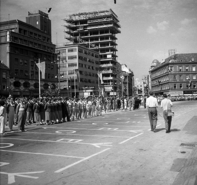 Jelasics bán tér (Trg bana Josipa Jelačića), a II. World Gymnaestrada megnyitója 1957. július 10-én.