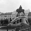 Fő tér, Hunyadi Mátyás szobra (Fadrusz János).