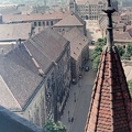 Fortuna utca, háttérben az Országos Levéltár épülete (a Mátyás-templom tornyából fotózva).