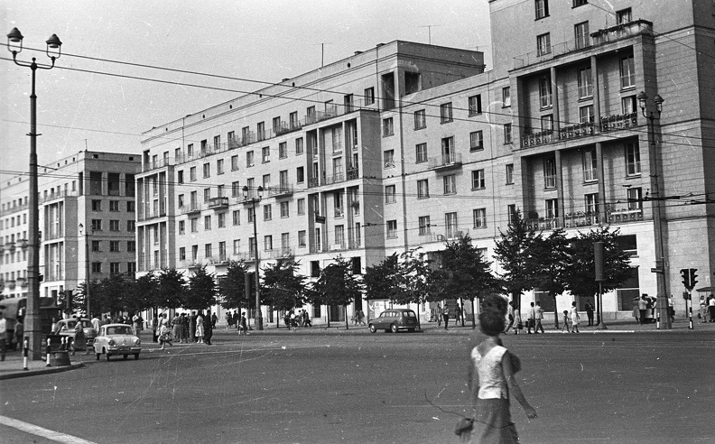 ulica Marszalkowska az ulica Swietokrzyska kereszteződésénél.