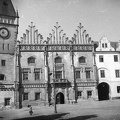 Zizkovo Námestí, szemben a Városháza épülete, benne a Huszita múzeum.