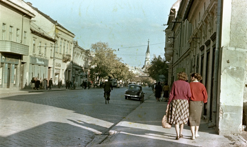 ulica Tomása Garrigue Masaryka a református templom felé nézve.