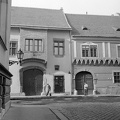 Országház utca 18. és 20. sz. épületek a Fortuna közből nézve.