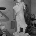 Liszt Ferenc téri Ady szobor gipszmintája. Valószínűleg az alkotó, Csorba Géza szobrász műhelyében.