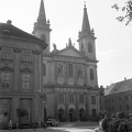 Mindszenty tér 1., Sarlós Boldogasszony Székesegyház. Balra a Püspöki Palota.