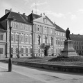Berzsenyi Dániel tér, a Megyeháza épülete, előtte Berzsenyi Dániel szobra (Kiss György, 1896.)