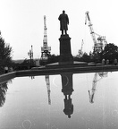 Lenin tér, háttérben a kikötő.