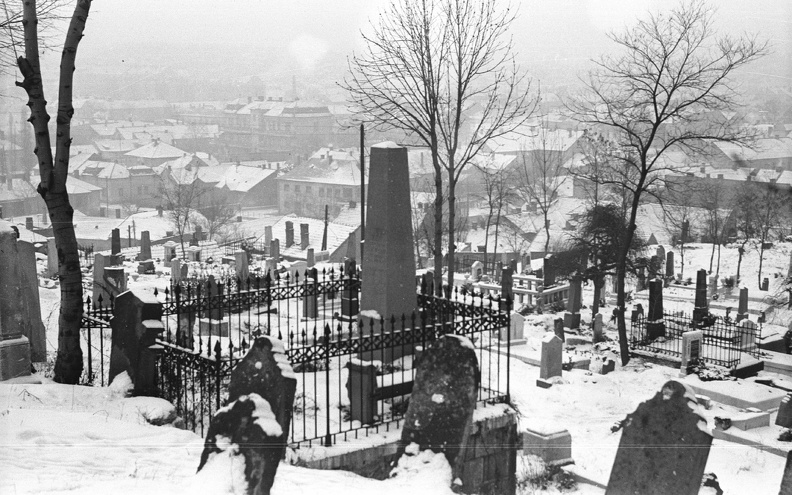 avasi református temető, kilátás a városra.