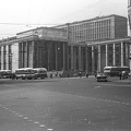 Mohovaja utca, jobbra a Vozdvizsenka utca torkolata. Szemben az Állami Lenin Könyvtár (ma Orosz Állami Könyvtár) épülete.