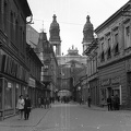 Kossuth utca, háttérben a Nagytemplom.