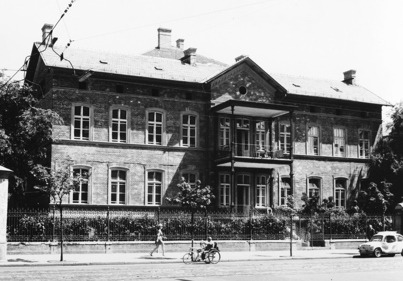 az Üllői út és Bókay János utca sarkán álló I. sz. Gyermekklinika épülete.