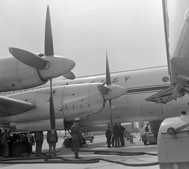 MALÉV IL-18 repülőgép.