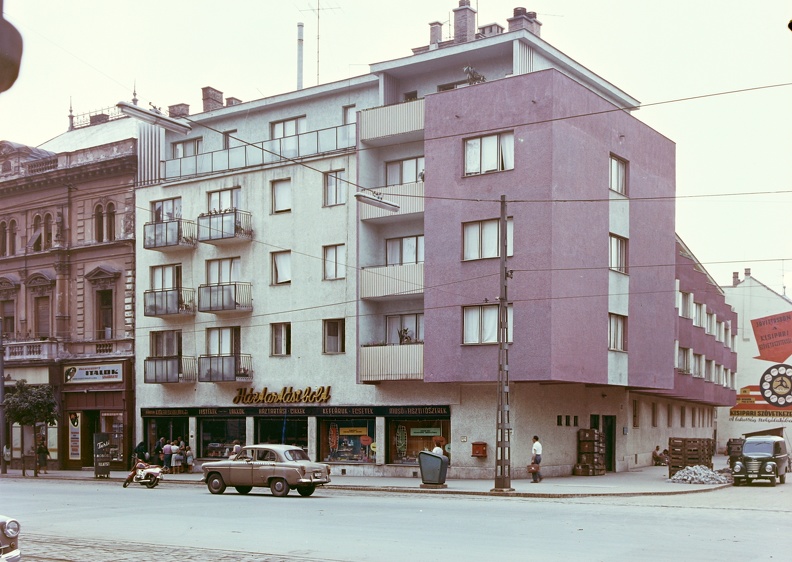 Piac (Vörös Hadsereg) - Miklós (Dimitrov) utca sarok.